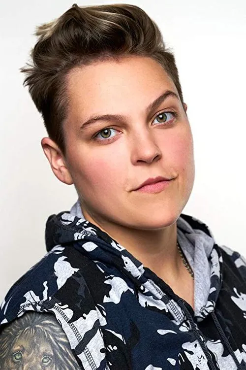 A.B. Cassidy interpretando a 