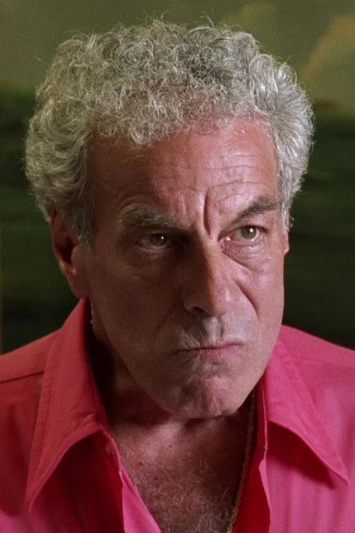 A. Frank Ruffo interpretando a Vince Leone