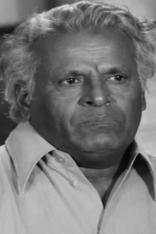 A. K. Veerasamy interpretando a Muthuvelu's grandfather