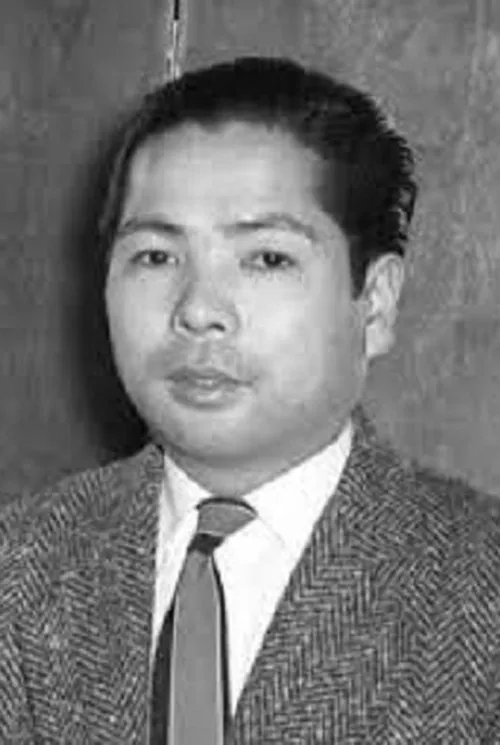 A-suke Akita interpretando a 