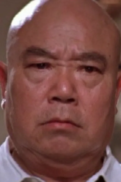 Aai Dung-Gwa interpretando a Managing director