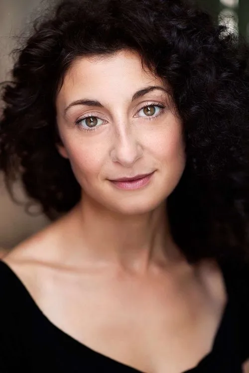 Aanisa Vylet en su biografía y filmografía