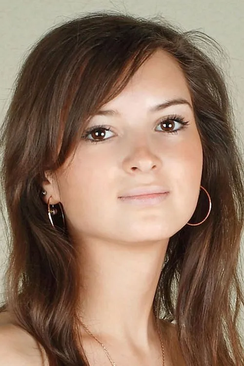 Aaralyn interpretando a 