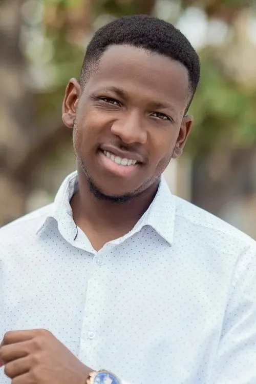 Kofi Adjorlolo ha trabajado con Aaron Adatsi en 1 ocasiones