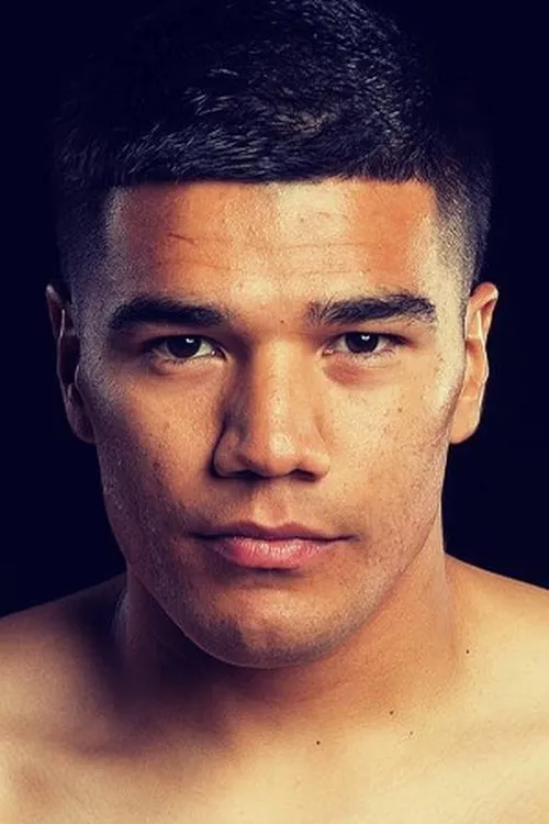 Aaron Alameda interpretando a Self