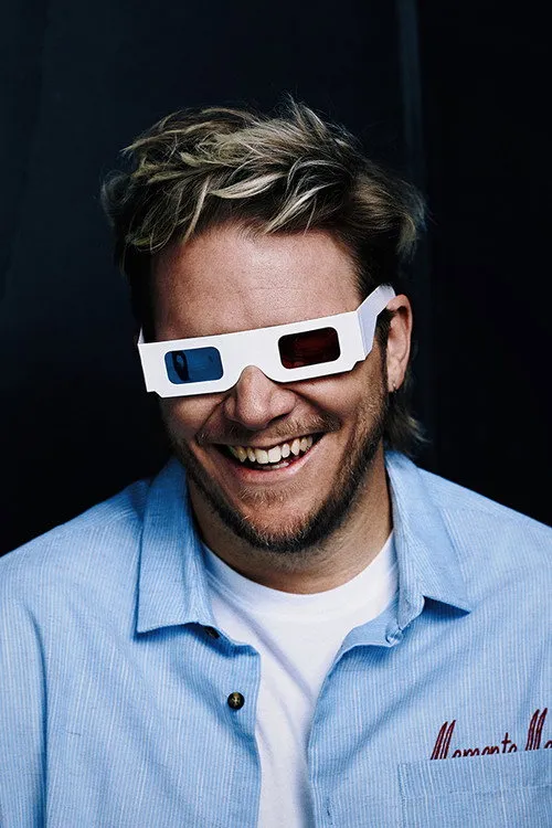 Aaron G. Hale interpretando a Police Officer #3