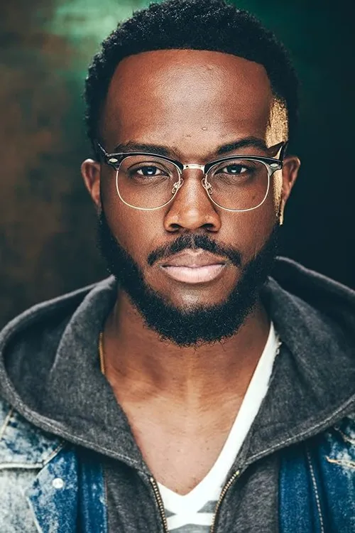 Aaron Grady interpretando a Abraham Jamal