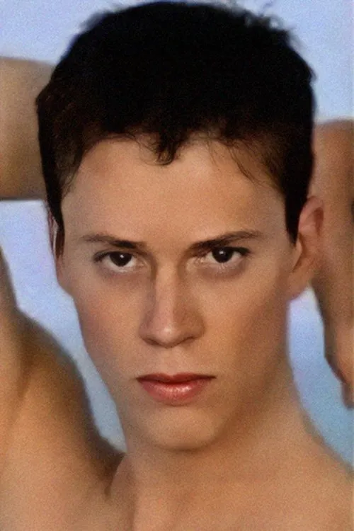 Aaron Heights interpretando a 