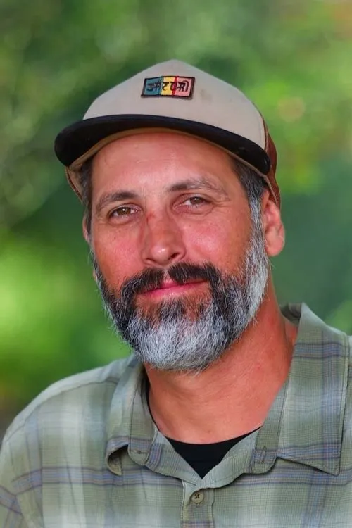 Aaron Suski interpretando a Himself