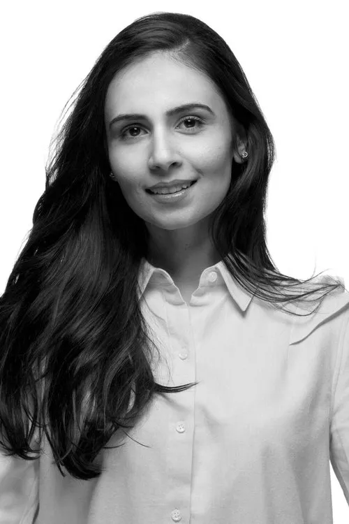 Aasttha Khajuria — personaje: Crew Member