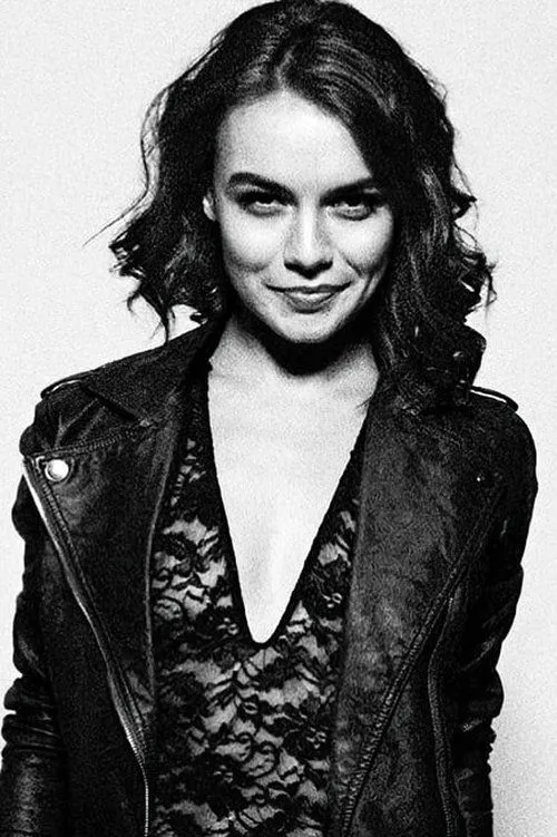 Abbi Snee interpretando a Abbi