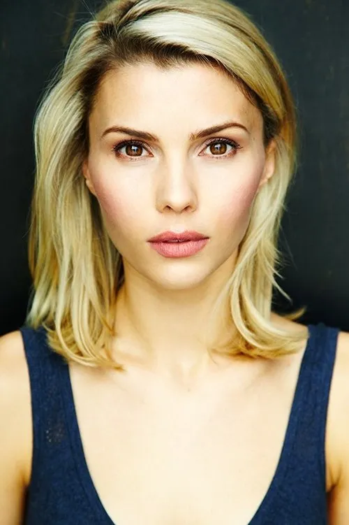 Abby Earl — personaje: Anna Bligh