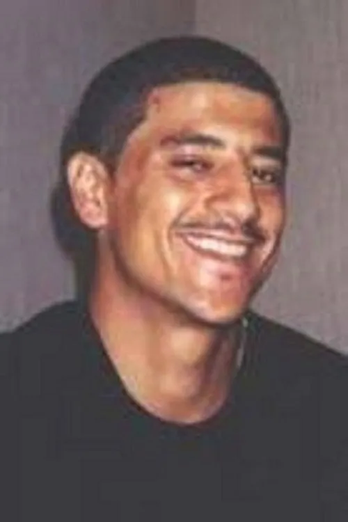 Abdel Ahmed Ghili interpretando a Abdel