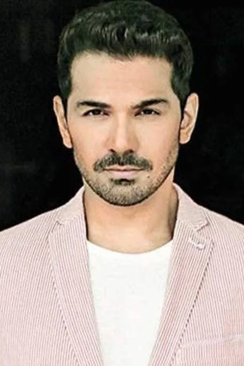 Abhinav Shukla — personaje: Rajdeep Thakur