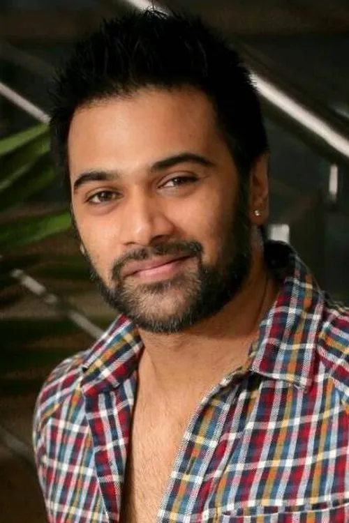 Manushyaputhiran ha trabajado con Abhishek Vinod en 1 ocasiones