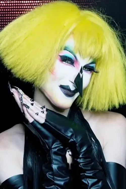 Abhora interpretando a Self