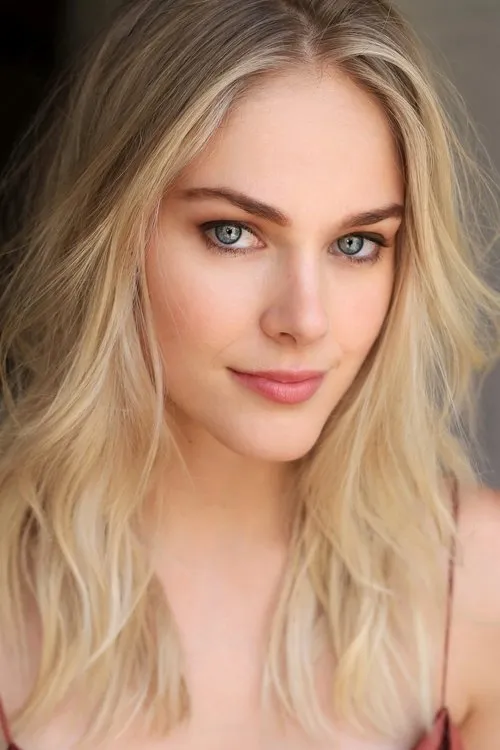 Nicola Peltz Beckham ha trabajado con Abigail Klein en 2 ocasiones