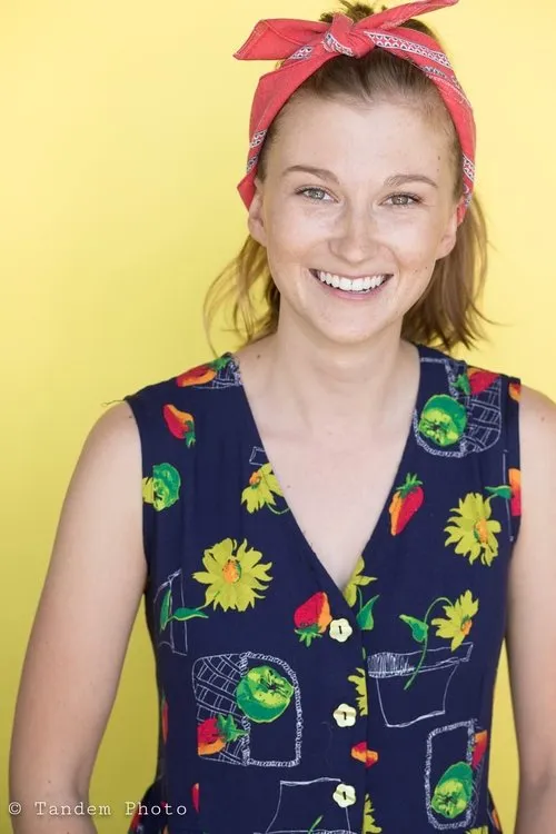 Stephanie Kerbis ha trabajado con Abigail Sims en 1 ocasiones