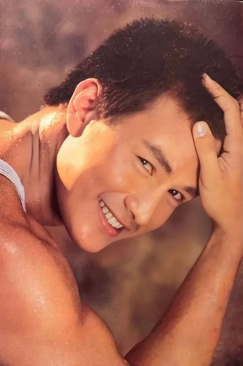 Ace Espinosa interpretando a 