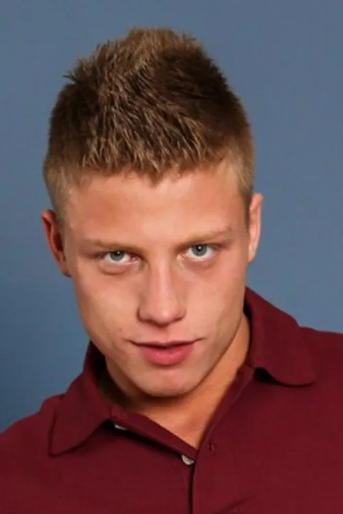 Ace Stone interpretando a Ace Stone