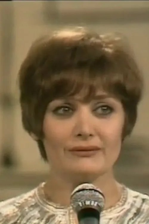 Ada Lonati interpretando a Caroline Morhange