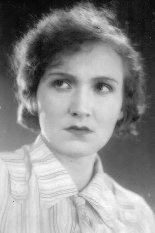 Ada Vojtsik interpretando a Mother of Lemminkäinen