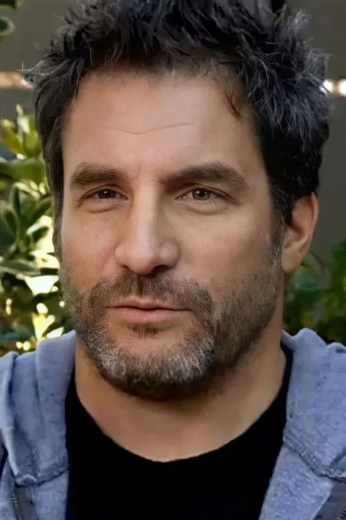 Foto de perfil del actor Adam Davidson en el reparto