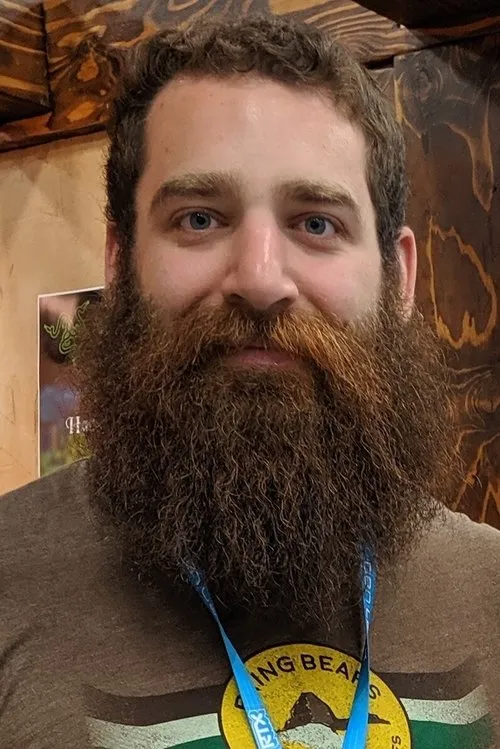 Adam Ellis en su biografía y filmografía