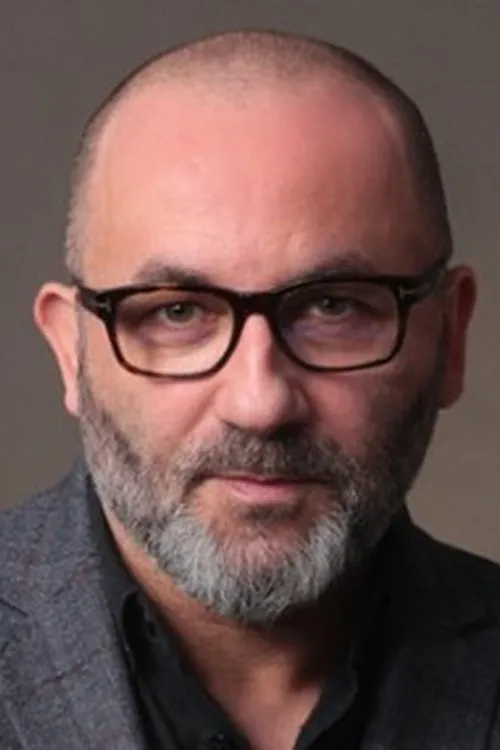 Adam Nawojczyk interpretando a Andrzej Kostecki