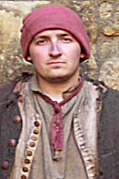 Adam Smith interpretando a Train Passenger