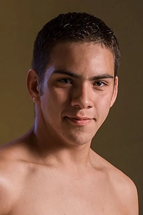 Adam Young interpretando a 