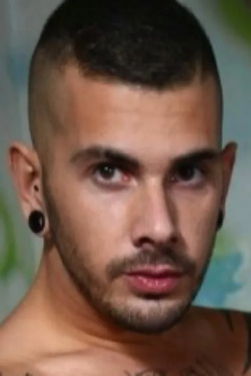 Aday Travn interpretando a