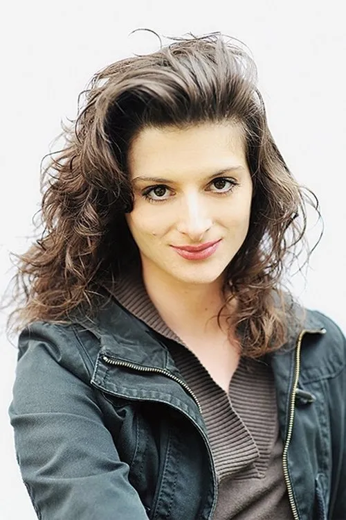 Josephine Arendsen ha trabajado con Adél Jordán en 1 ocasiones