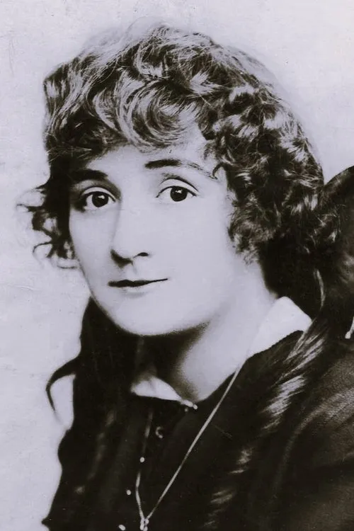 Adele DeGarde interpretando a A Child