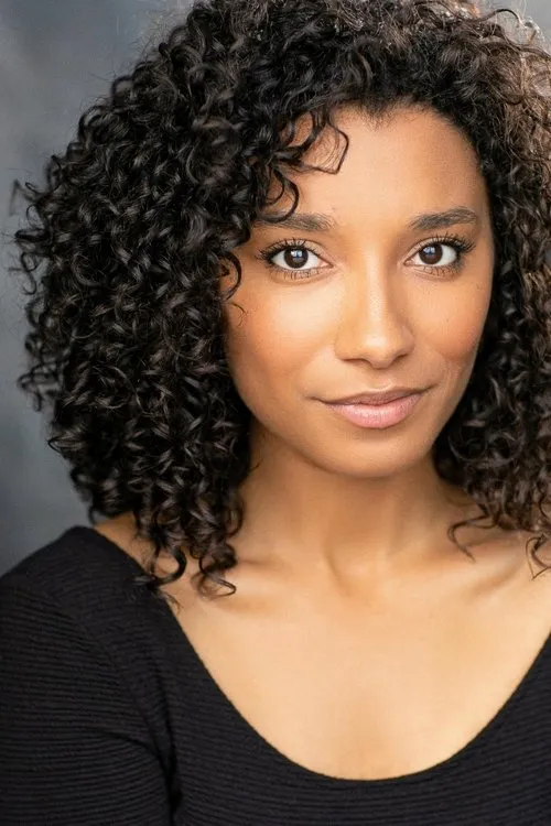 Adele James interpretando a Zoe