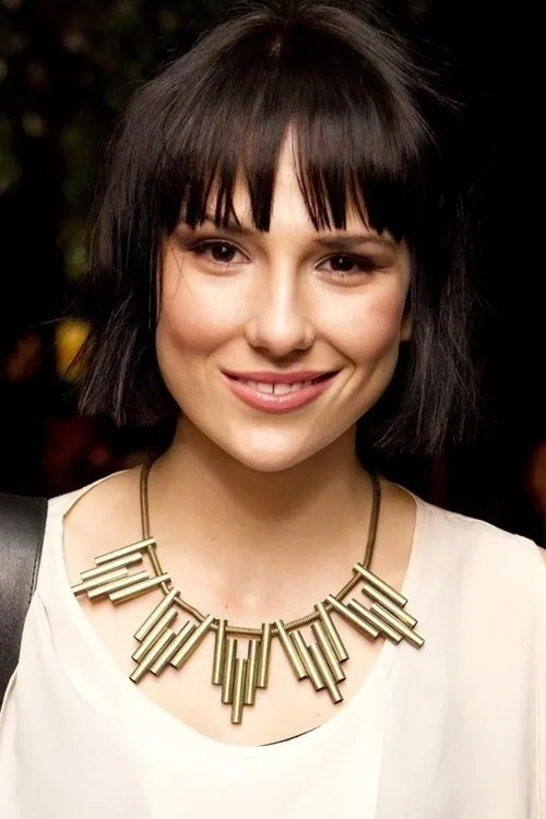 Adele Perovic — personaje: Hani Parande