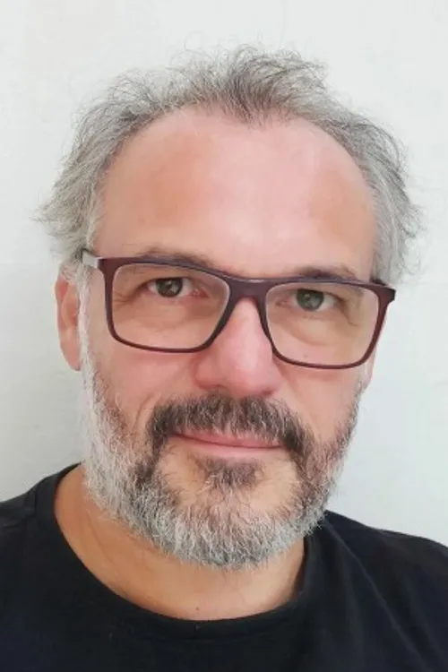 Ademir Emboava interpretando a Jonas