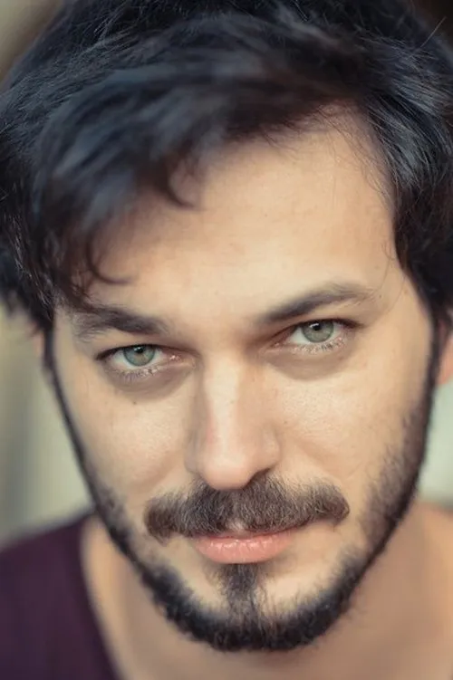 Adi Kvetner interpretando a Jacob