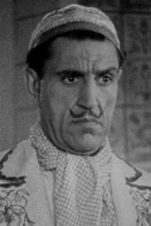 Adia Kuznetzoff interpretando a Chief Ghamu