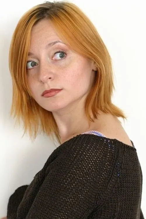 Adina Andrei interpretando a Olympic Airlines employee