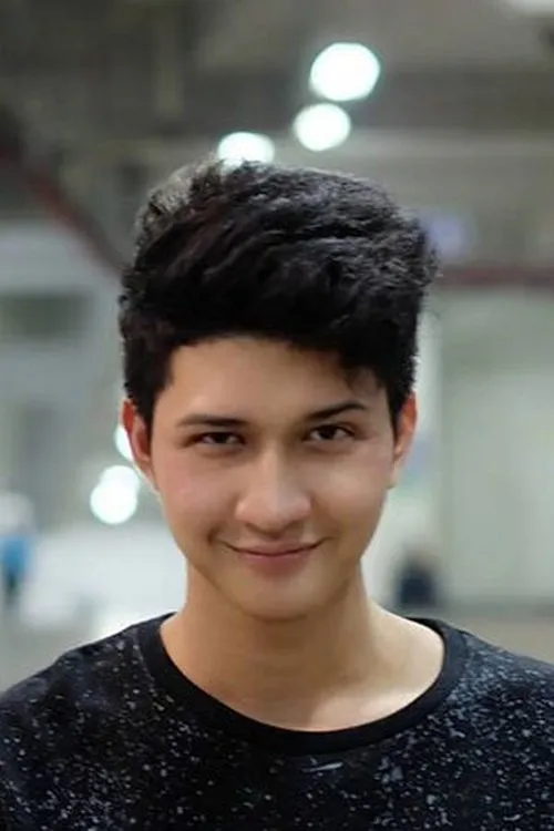 Aditya Zoni interpretando a Drio