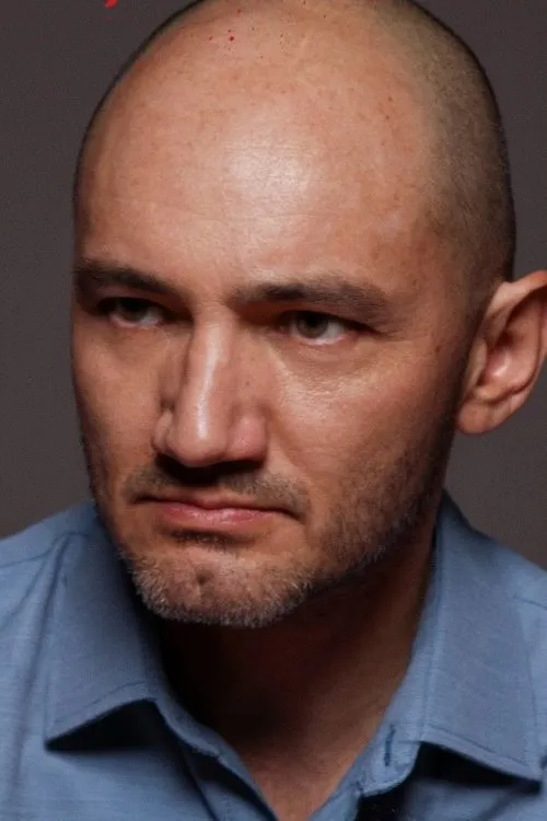 Adolfo Madera interpretando a Roberto (padre)