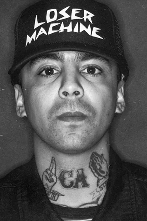 Adrian Lopez interpretando a Himself