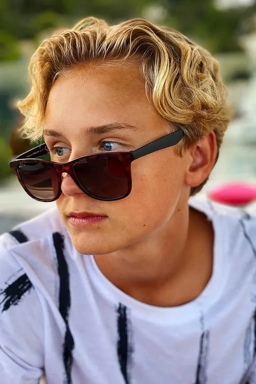 Adrian Macéus — personaje: Bert