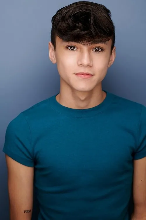 Foto de perfil del actor Adrian Matthew Escalona en el reparto