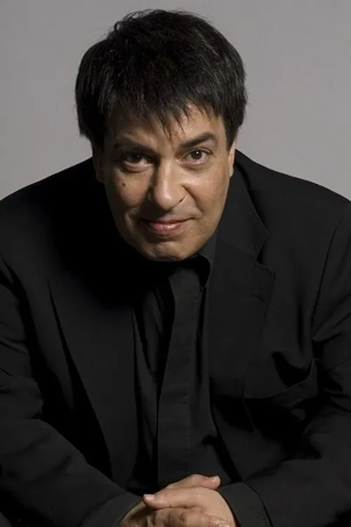 Adrián Otero interpretando a 