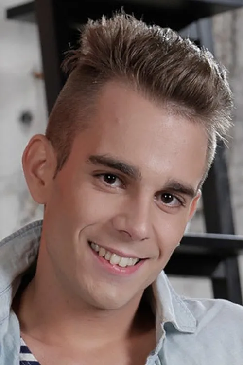 Mario Cax ha trabajado con Adrian Smallwood en 4 ocasiones