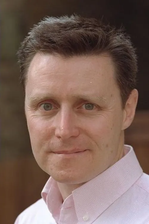 Adrian Thrills interpretando a Self