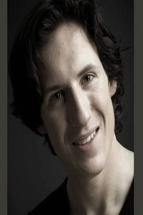 Yanis Chekki ha trabajado con Adrian Vali De Villebonne en 1 ocasiones