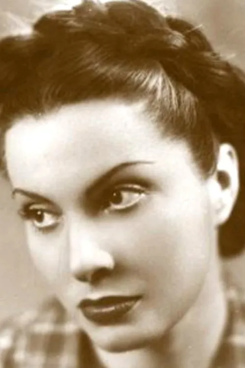 Adriana Serra interpretando a Flora